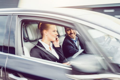 網(wǎng)上招聘商務(wù)私人司機(jī)陪客人逛街是真的么